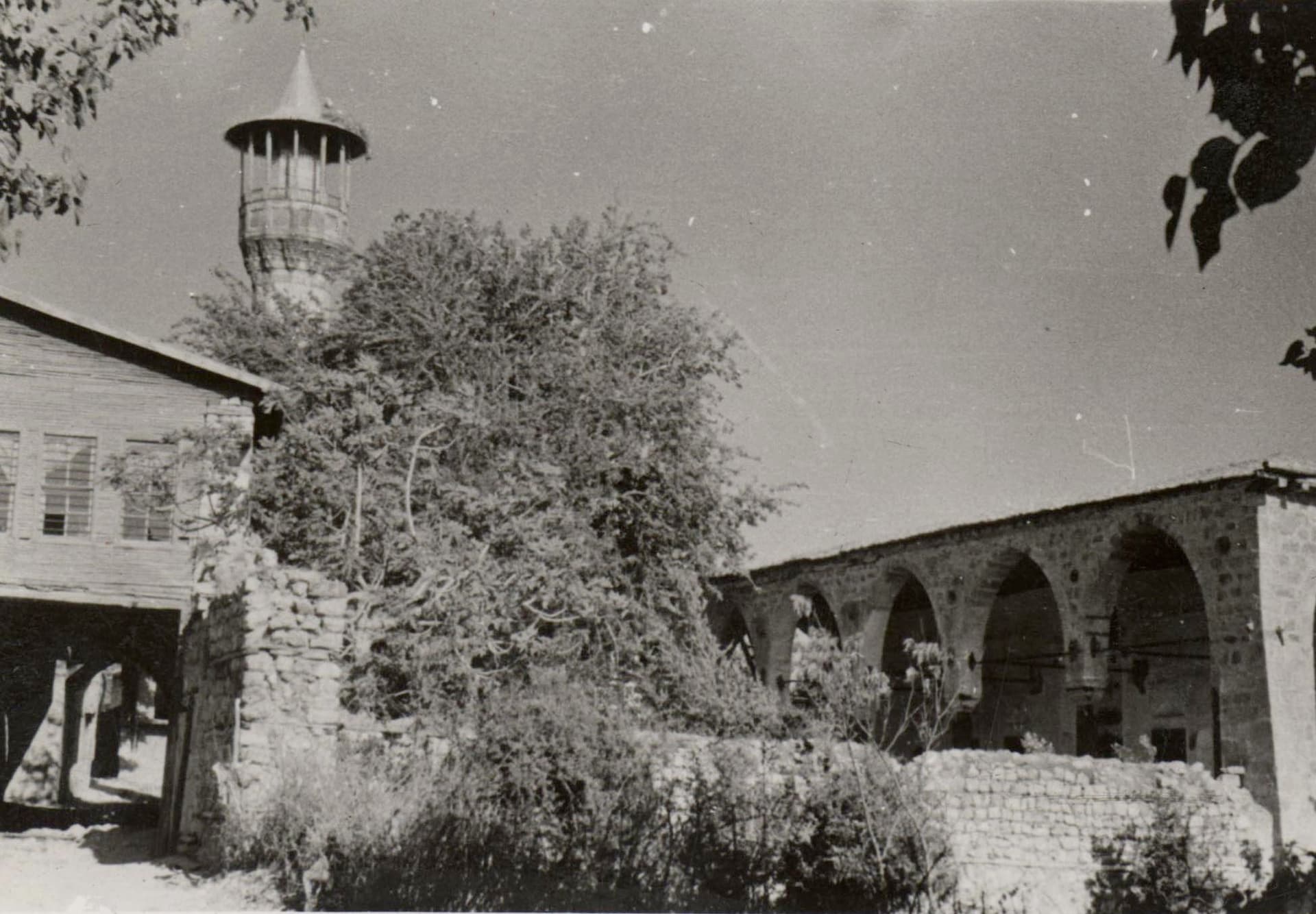 GÖRSEL 10: İSA DİVANLI CAMİİ 1940-43
