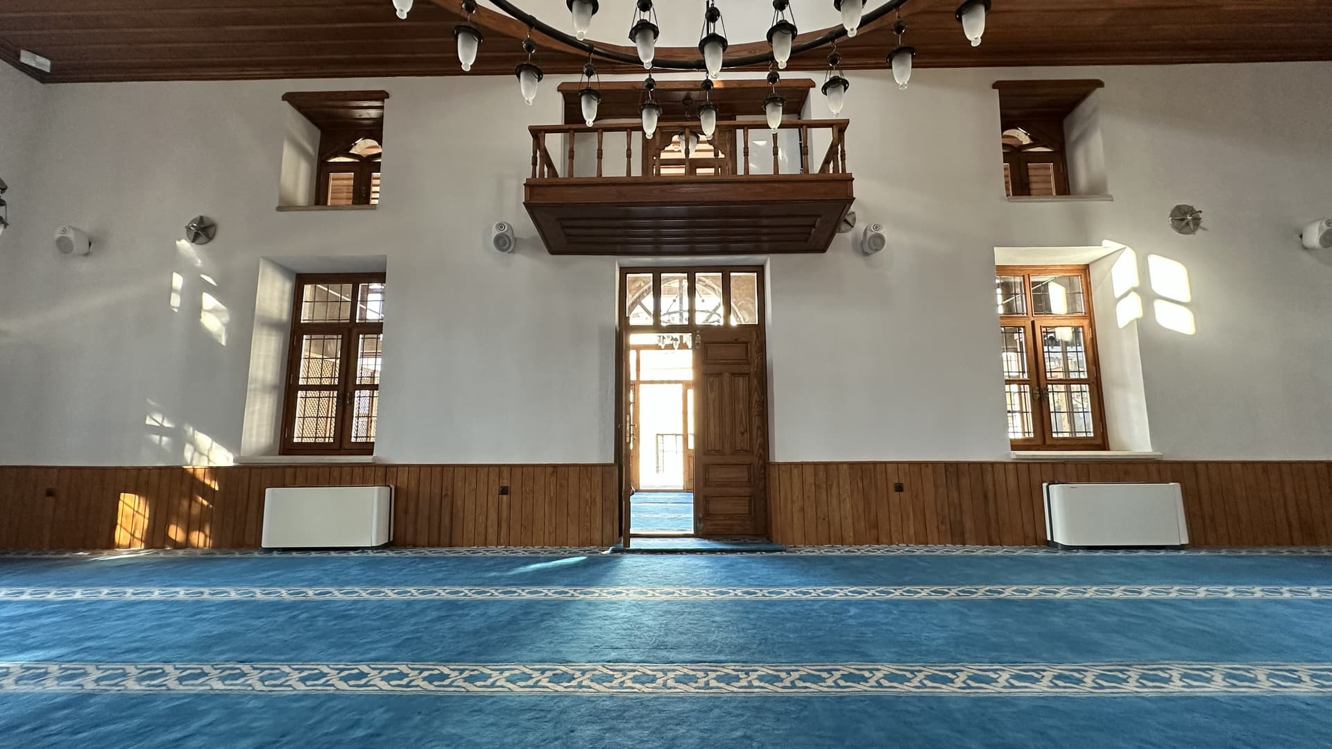 GÖRSEL 18: iSA DİVANLI CAMİİ-İÇ MEKAN GÖRÜNÜMÜ