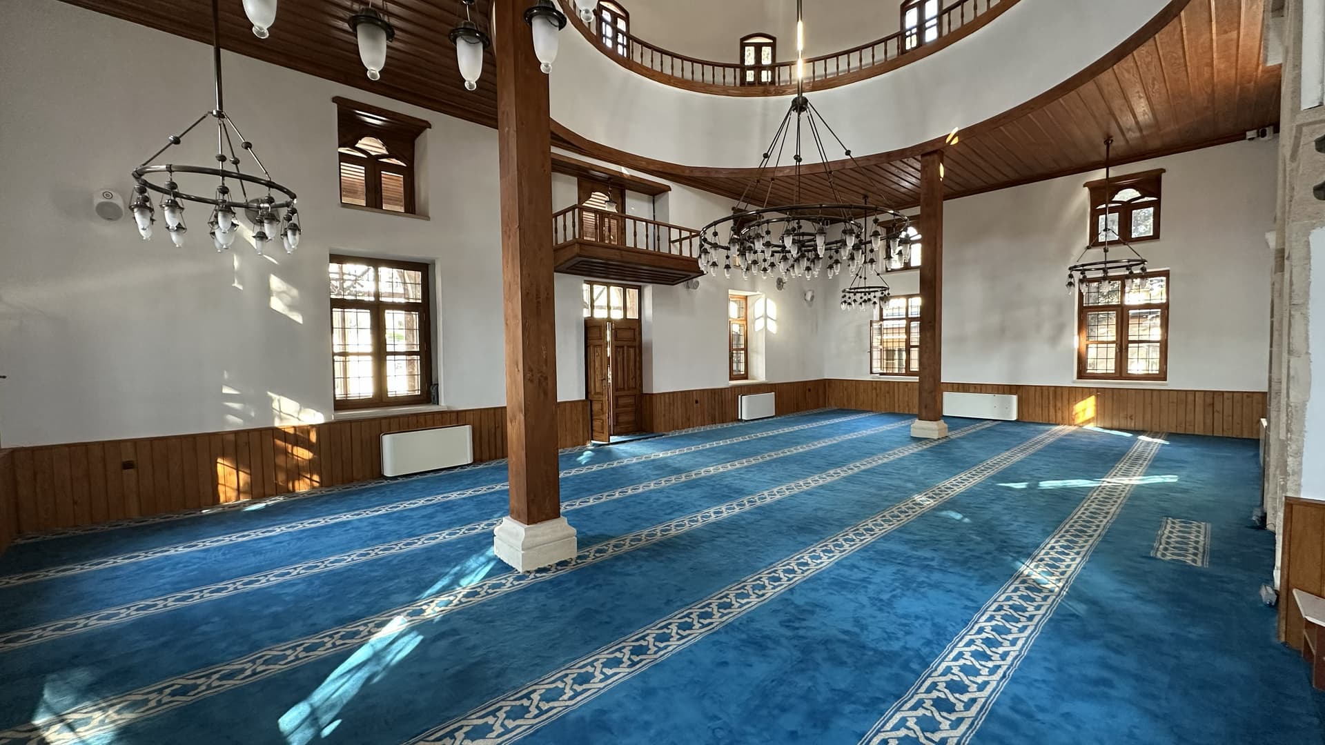 GÖRSEL 17: İSA DİVANLI CAMİİ-İÇ MEKAN GÖRÜNÜMÜ