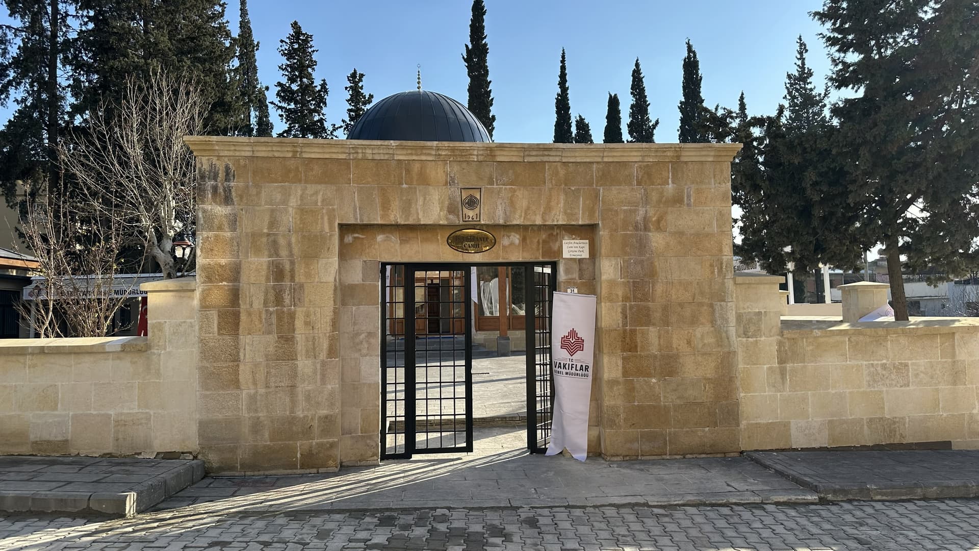 GÖRSEL 12: İSA DİVANLI CAMİİ DIŞ KAPI