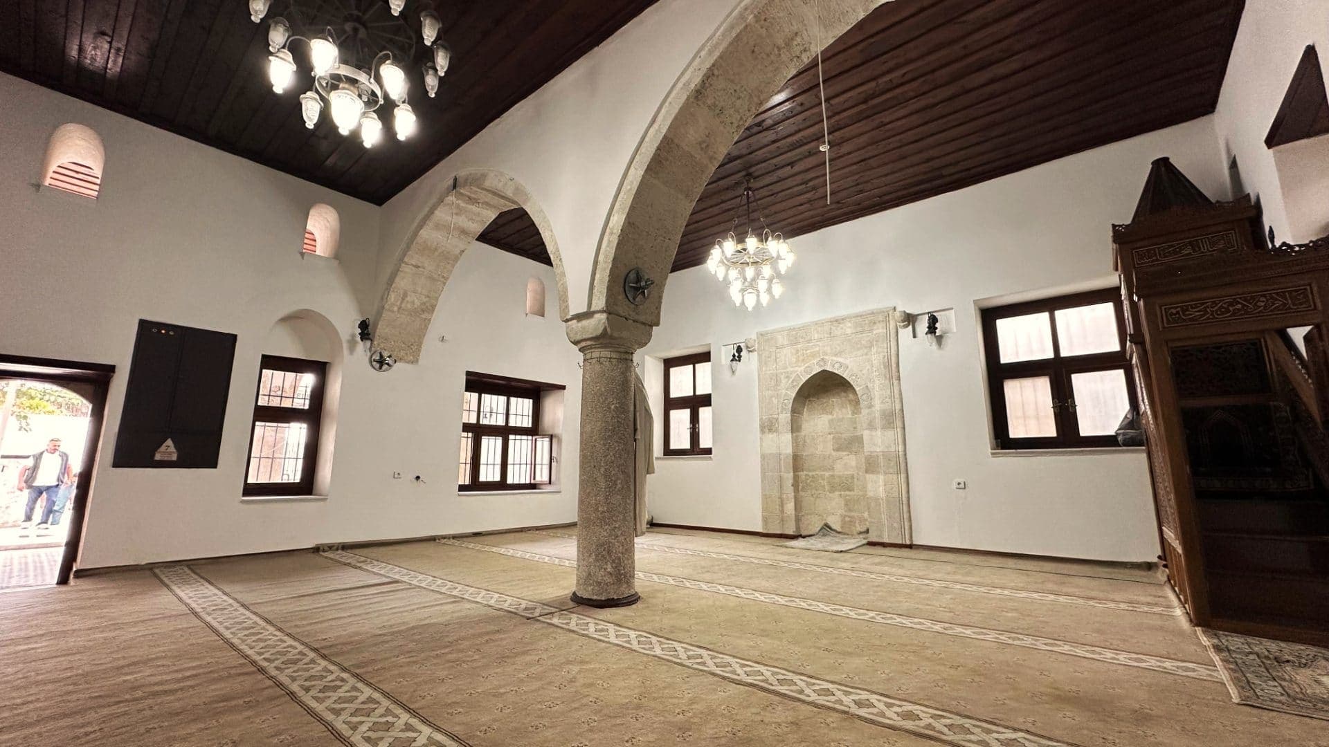 GÖRSEL 8: HACI VELİ BEY CAMİİ İÇ MEKAN GÖRÜNÜŞÜ
