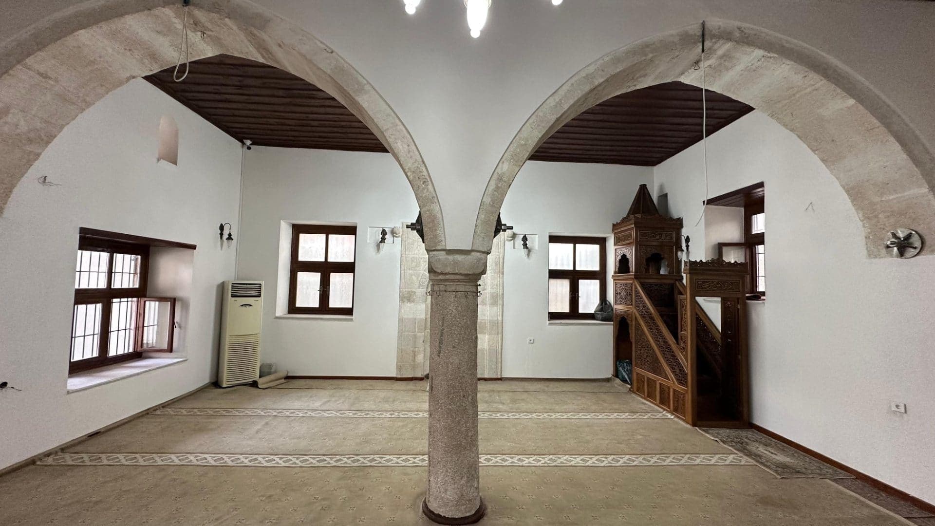 GÖRSEL 9: HACI VELİ BEY CAMİİ İÇ MEKAN GÖRÜNÜŞÜ